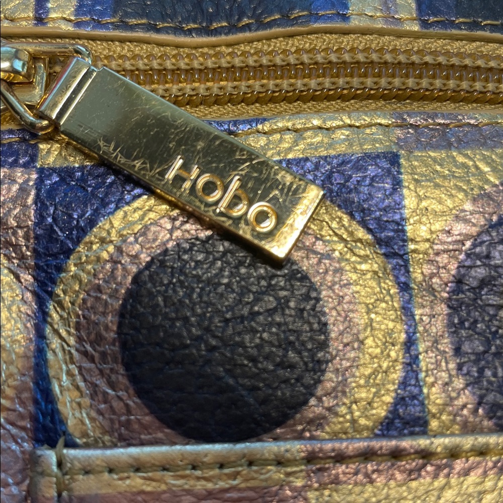 HOBO Original Lauren clutch wallet with metallic geometric design - Picture 4 of 10